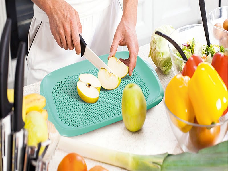 M-298 CHOPPING BOARD WITH STRAINER (36,2 X 27,6 X 3,4 CM)